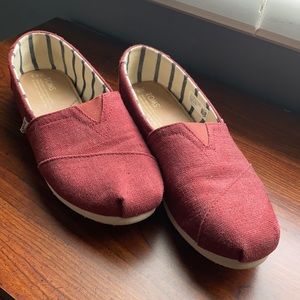 Womens maroon Toms. Size 8.5 barley worn. Comes from smoke free home.